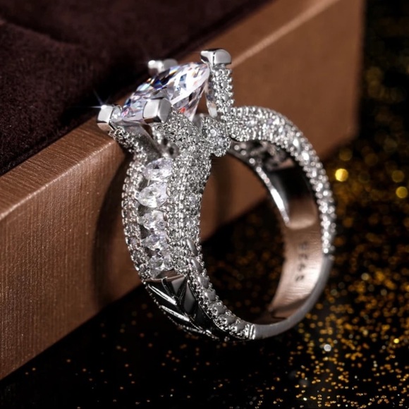 ¥ NEW 18K WHITE GOLD ROUND DIAMOND ENGAGEMENT RING - Picture 4 of 4